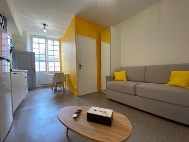 Apartment Ecole 101 *